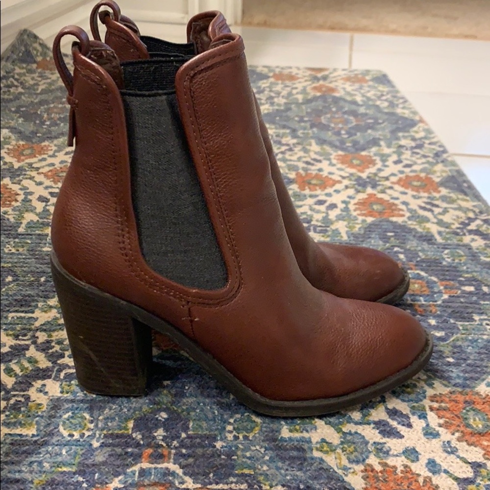 Maroon booties